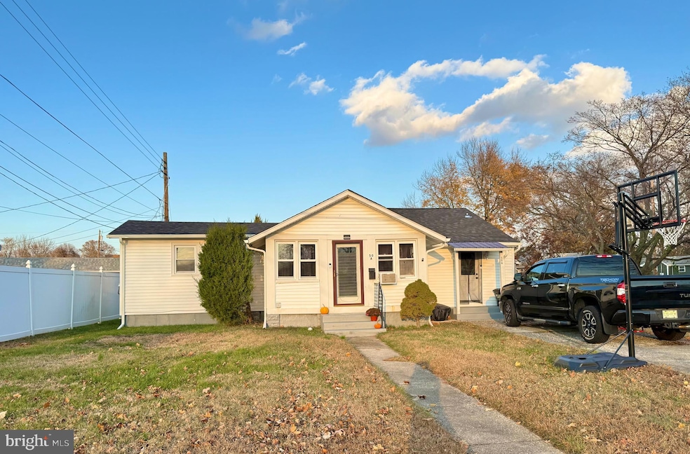 50 Chestnut St unit B, Pennsville, NJ 08070 - photo 1