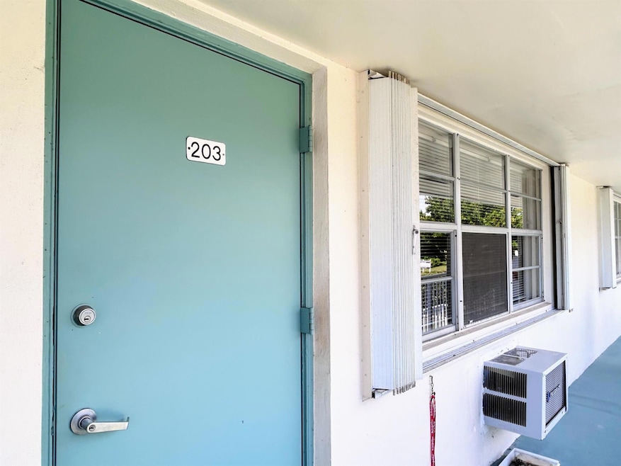 340 Horizons W unit 203, Boynton Beach, FL 33435 - photo 1