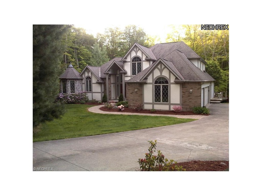 11251 Lake Forest Dr, Chesterland, OH 44026 - photo 1