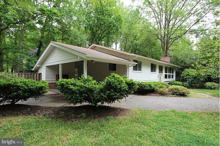 201 Audreys Ct SE, Vienna, VA 22180 - photo 1