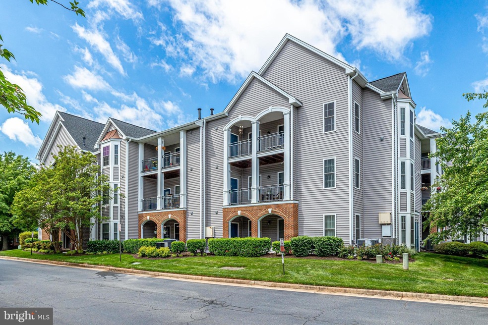 46604 Ellicott Square unit 103, Sterling, VA 20165 - photo 1