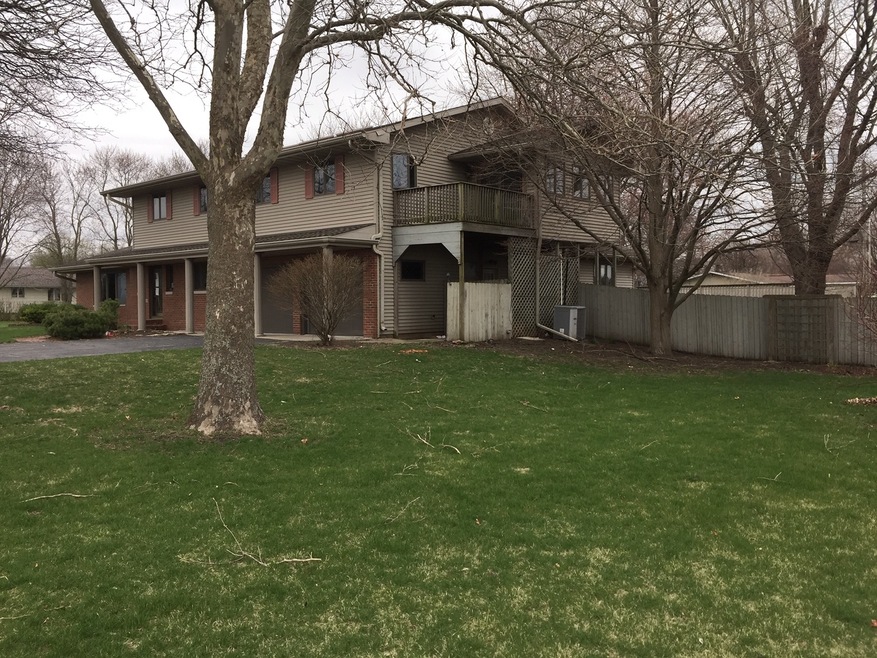 919 S Division St, Chenoa, IL 61726 - photo 1