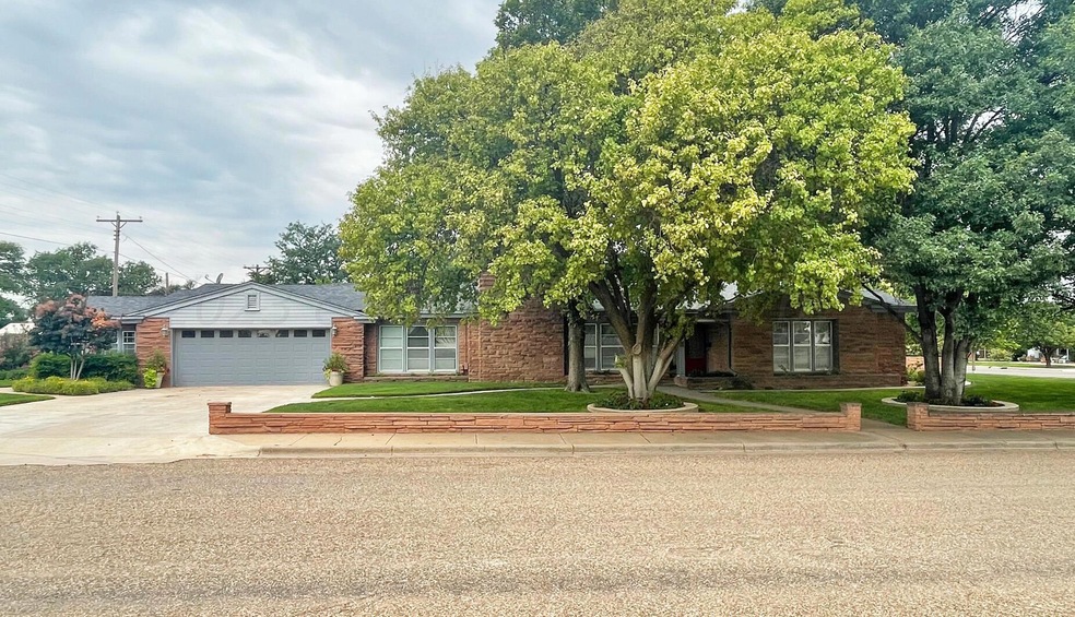 100 SW 7th St, Dimmitt, TX 79027 MLS 235025