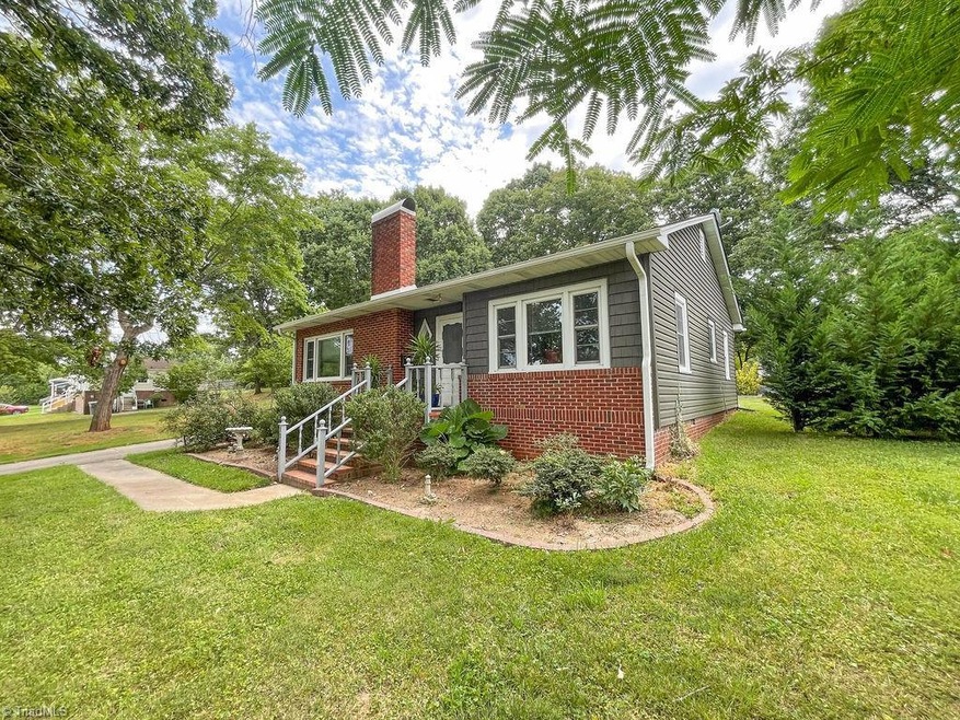 1013 Macon St, Asheboro, NC 27203 - photo 1