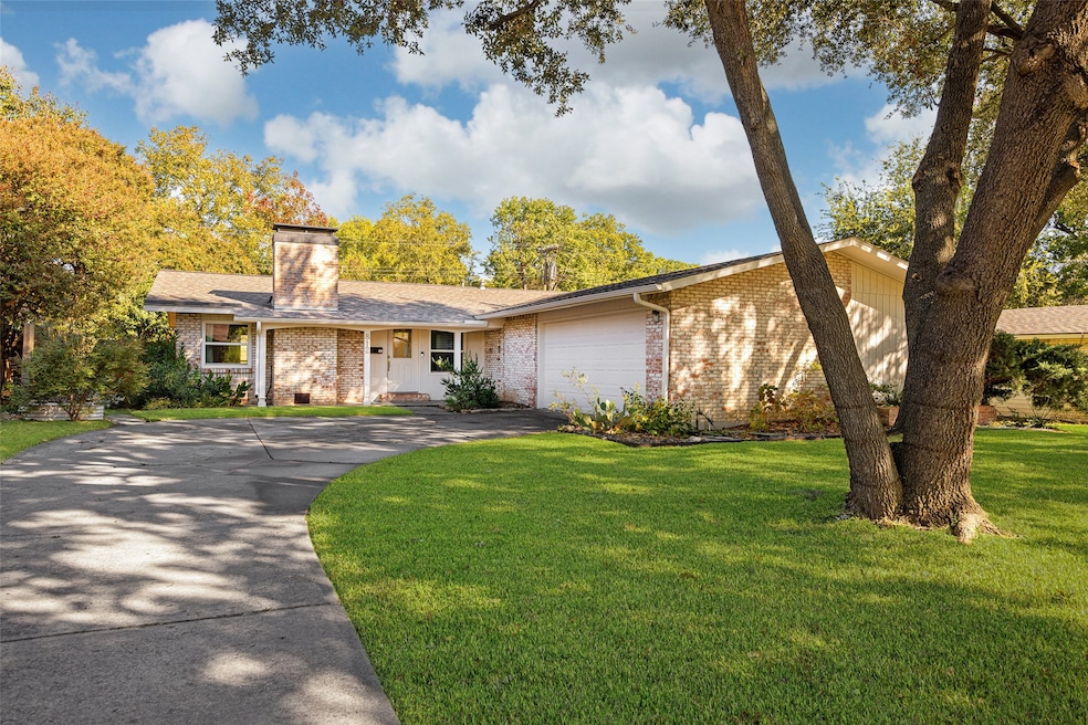 812 Sherbrook Dr, Richardson, TX 75080 - photo 1