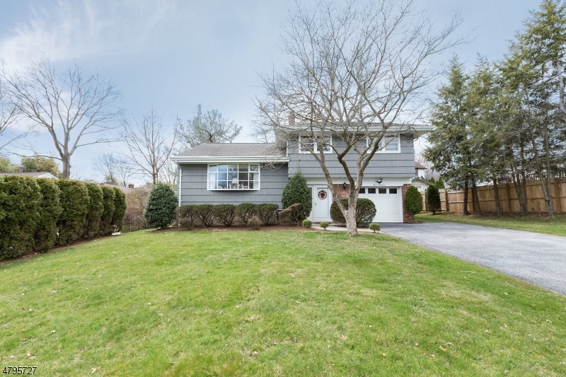 300 Danny Ln, Northvale, NJ 07647 - photo 1