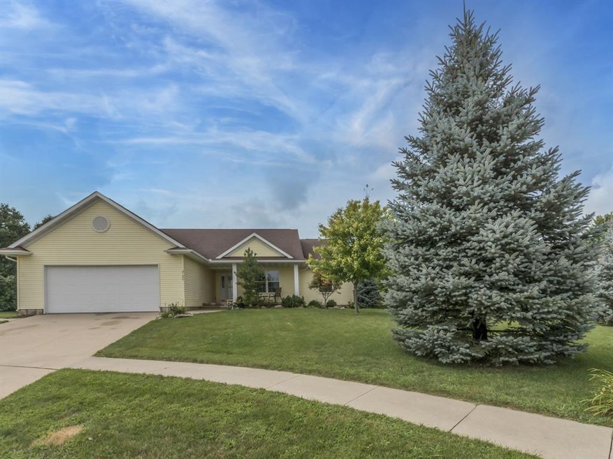 2120 Robert Ct, Marion, IA 52302 - photo 1