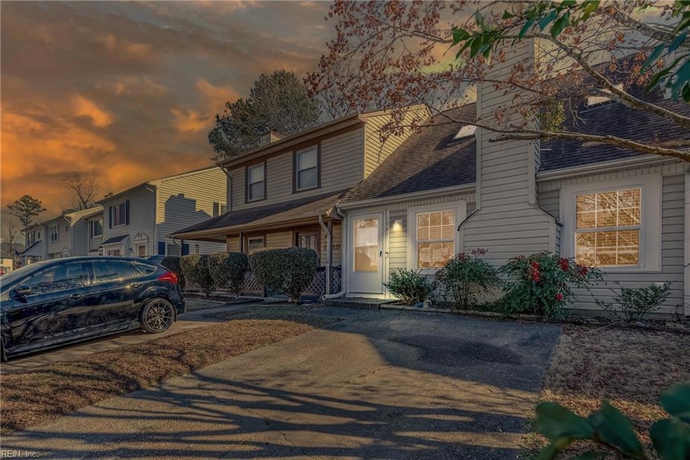 1947 Woodgate Arch, Chesapeake, VA 23320 - photo 1