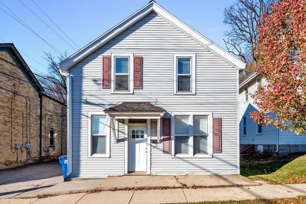 113 N Milwaukee St-12