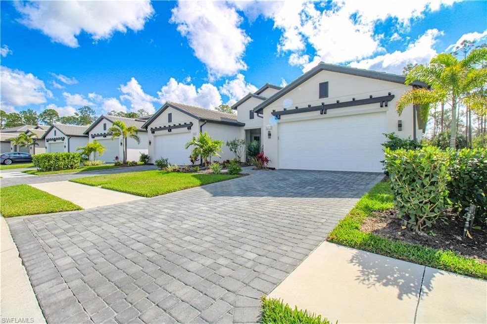 View of front of home featuring a front lawn and a