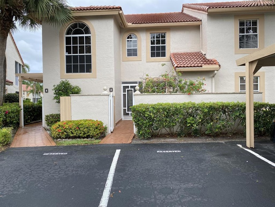 FRONT DRIVEWAY ENTRY