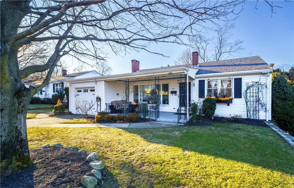 33 Meadow View Dr, Cranston, RI 02920 - photo 1