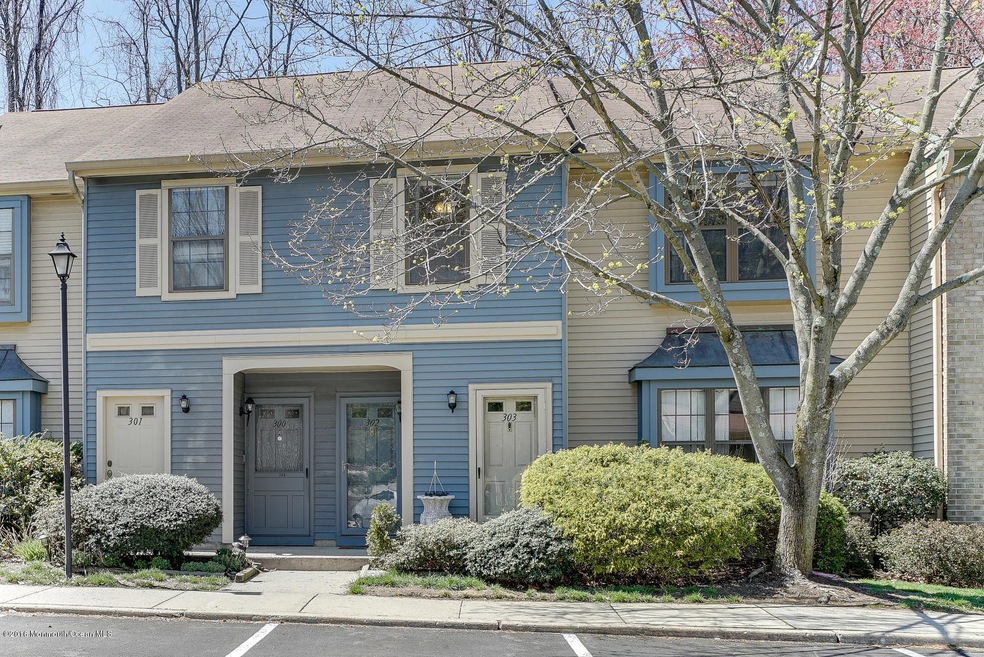 302 Gloucester Ct Matawan NJ-large-003-2