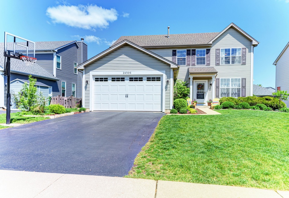 24306 Apple Tree Ln, Plainfield, IL 60585 - photo 1