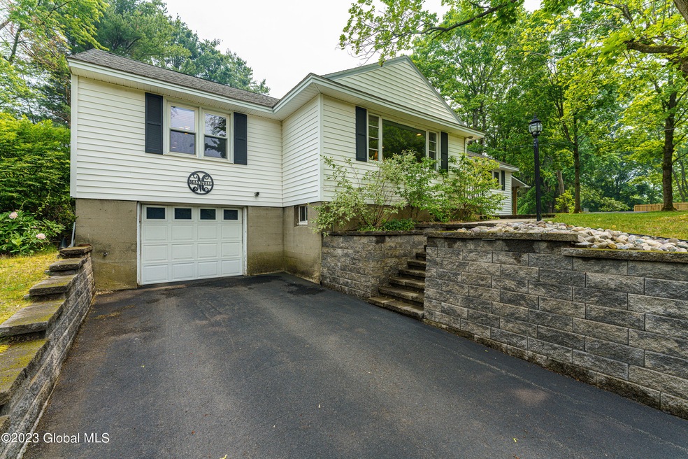 4 Johnson St, Troy, NY 12180 - photo 1