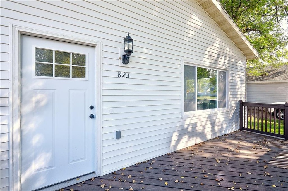 823 E 24th Ct, Des Moines, IA 50317 - photo 1