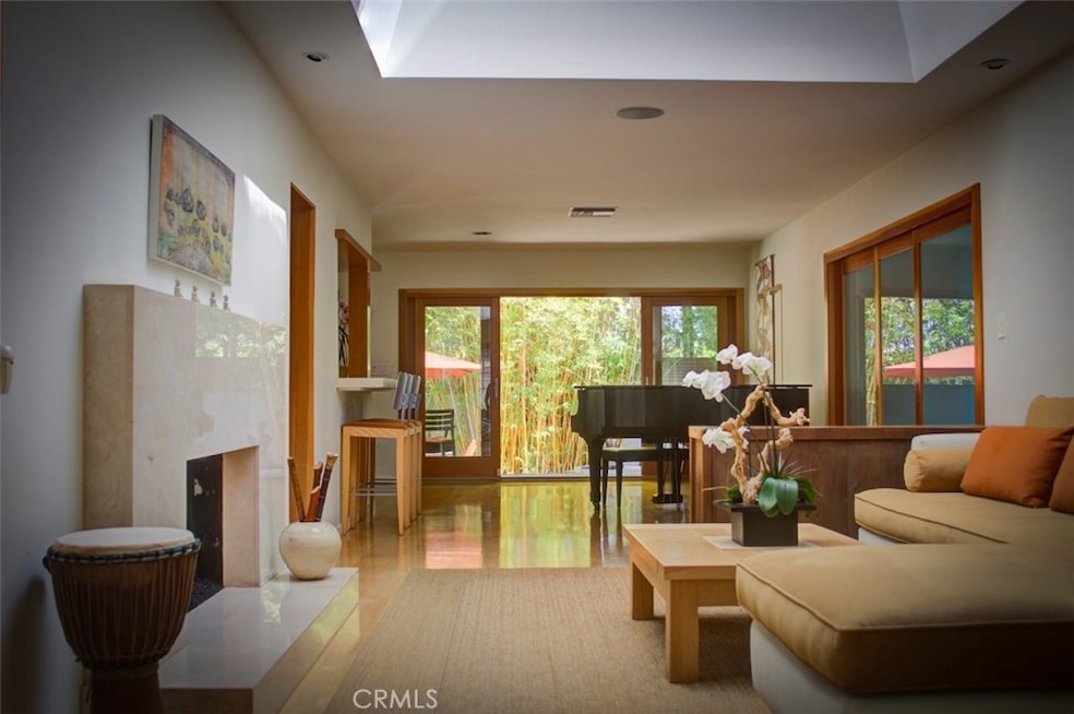 1025 Indiana Ave, Venice, CA 90291 - photo 1