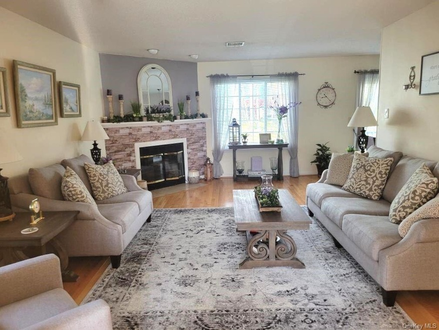 602 Bentley Ct, Brewster, NY 10509 - photo 1