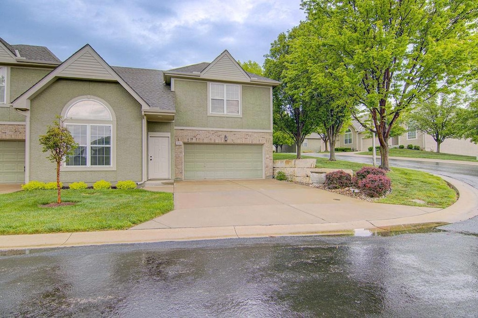 15704 W 61st Terrace, Shawnee, KS 66217 - photo 1