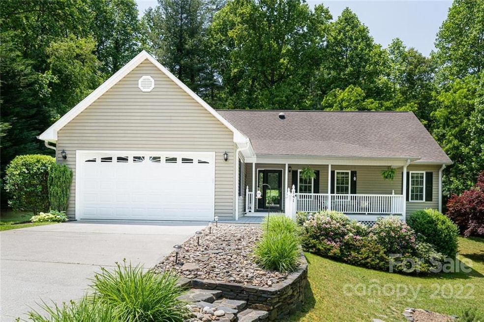141 Oak Apple Ln, Hendersonville, NC 28792 - photo 1