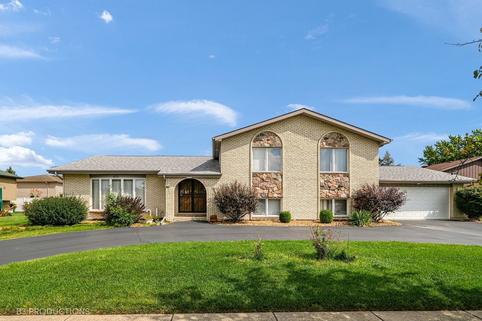 18609 Neal Cir, Country Club Hills, IL 60478 - photo 1