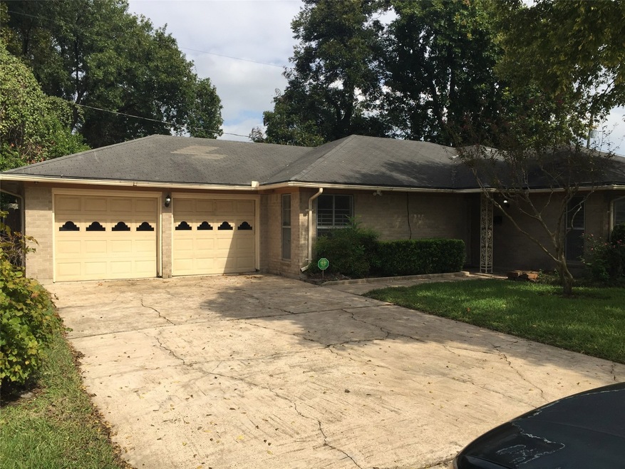 615 Hurley St, Houston, TX 77022 - photo 1