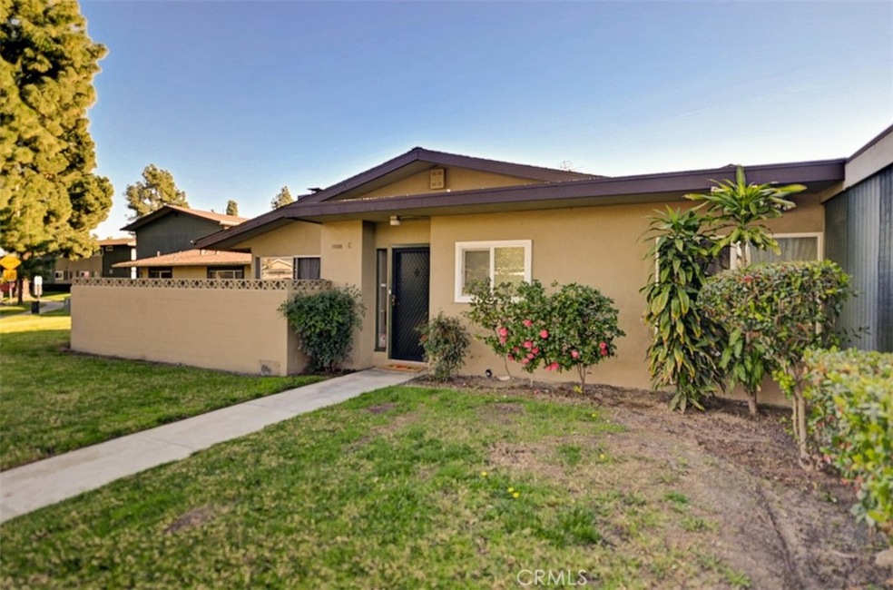 Rare End Unit-Single Story 1 common wall