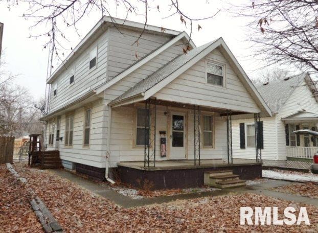 827 N Hamilton St, Lincoln, IL 62656 - photo 1