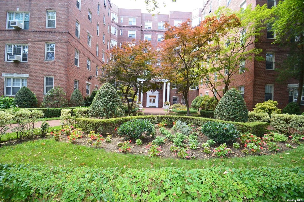 77-14 113th St unit 60, Forest Hills, NY 11375 - photo 1