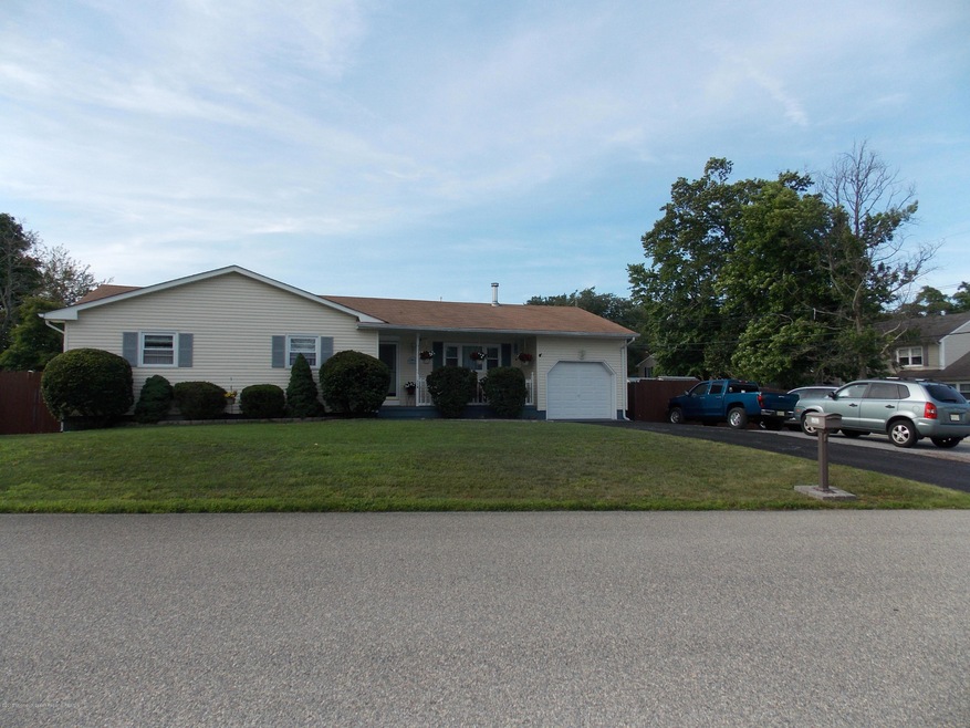 116 Holly Tree Ln, Toms River, NJ 08753 - photo 1