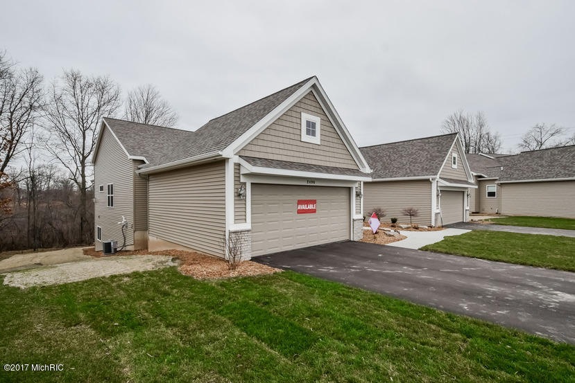 2467 Highridge Hills Ln SE unit 59, Grand Rapids, MI 49546 - photo 1