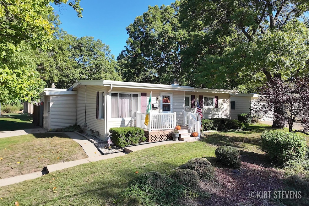 1045 40th St SW, Wyoming, MI 49509 - photo 1