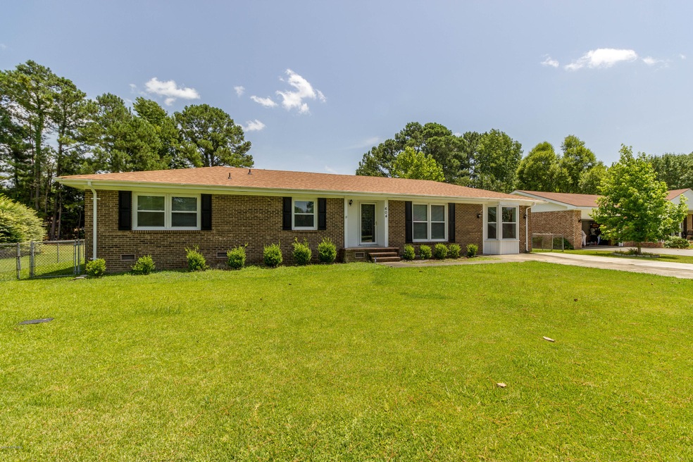 604 Winchester Rd, Jacksonville, NC 28546 - photo 1