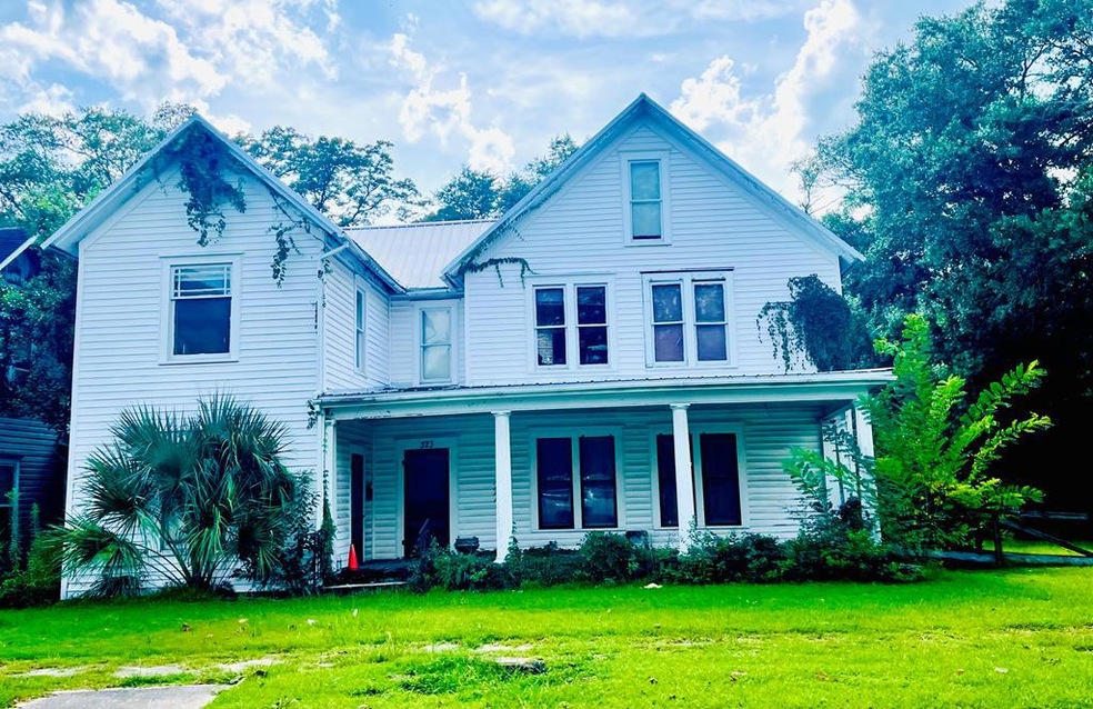 323 S Lee St, Fitzgerald, GA 31750 - photo 1