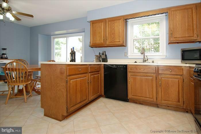 7720 Jewelweed Ct, Springfield, VA 22152 - photo 1