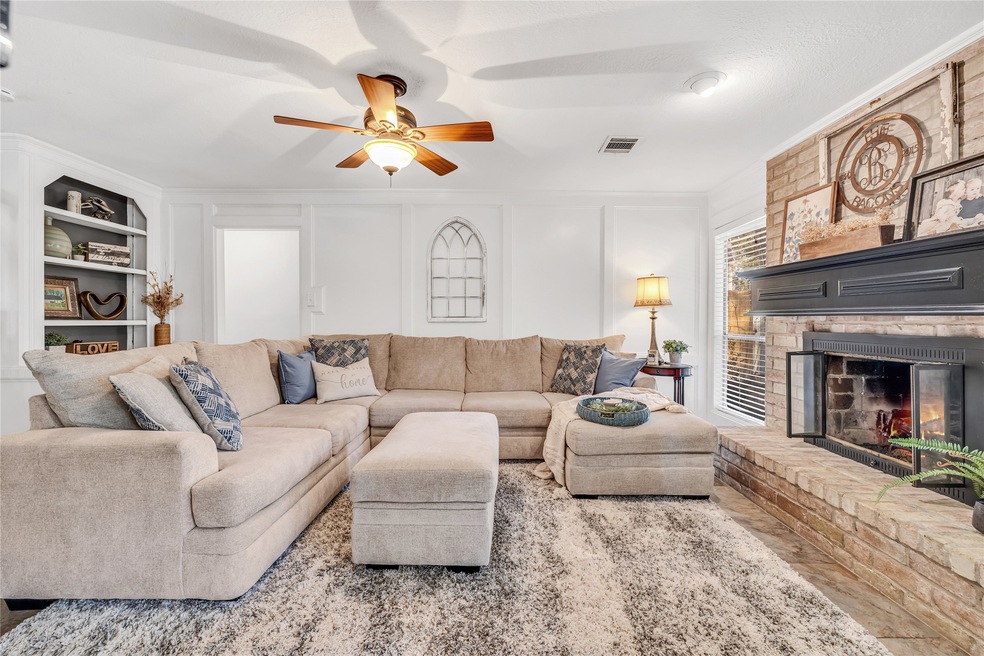 15018 Rolling Oaks Dr, Houston, TX 77070 - photo 1