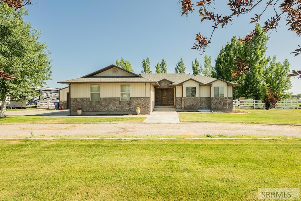 For Sale $499,900 • Co-Listing Agent