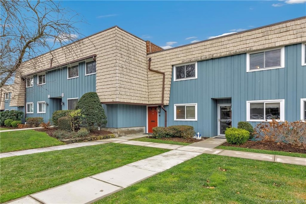 1211 Stratfield Rd, Fairfield, CT 06825 - photo 1