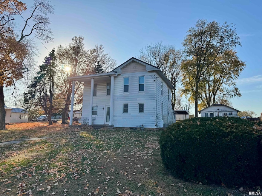 309 N Main St, Payson, IL 62360 - photo 1