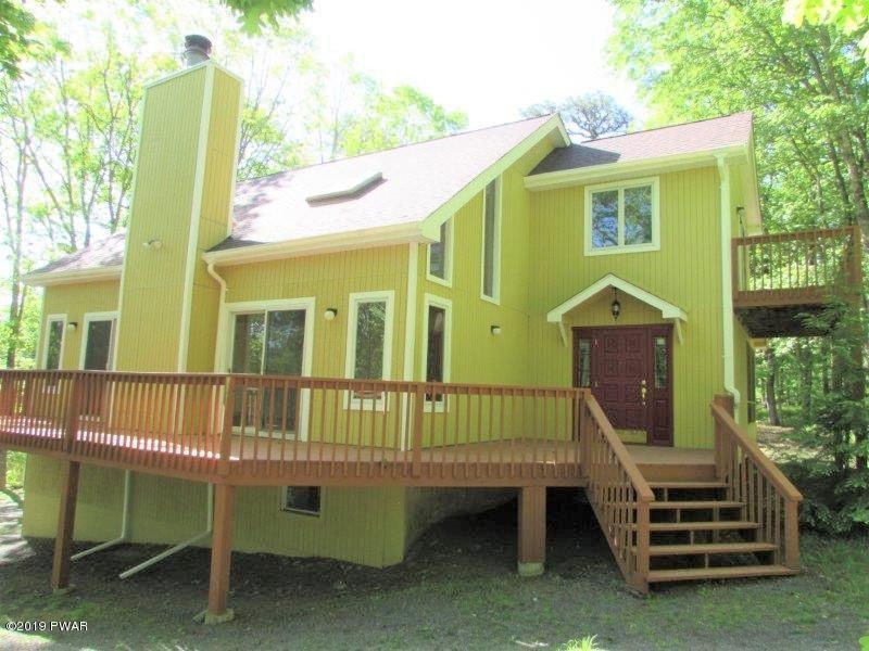 802 Round up Ct, Hawley, PA 18428 - photo 1