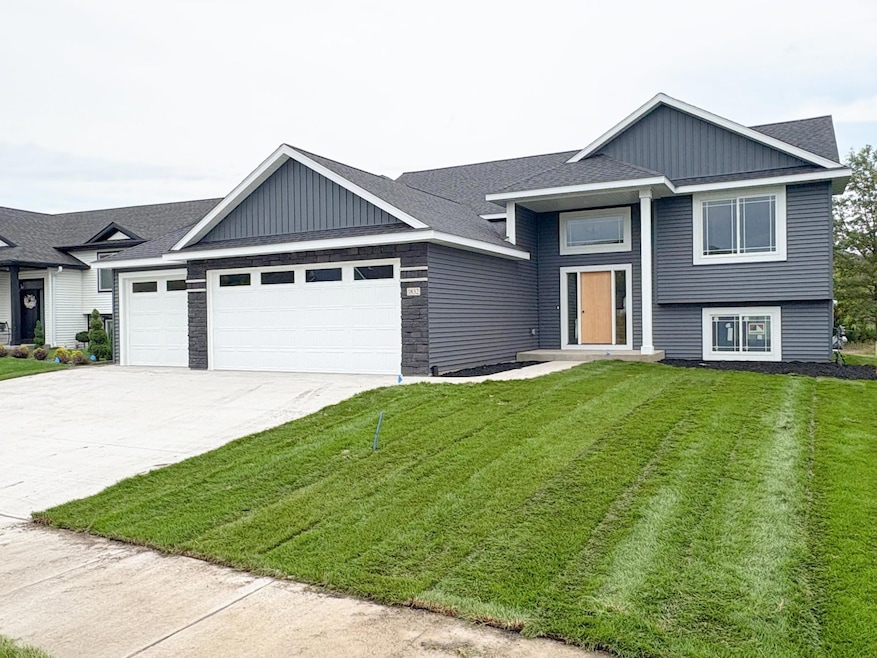 For Sale $519,900 • Co-Listing Agent