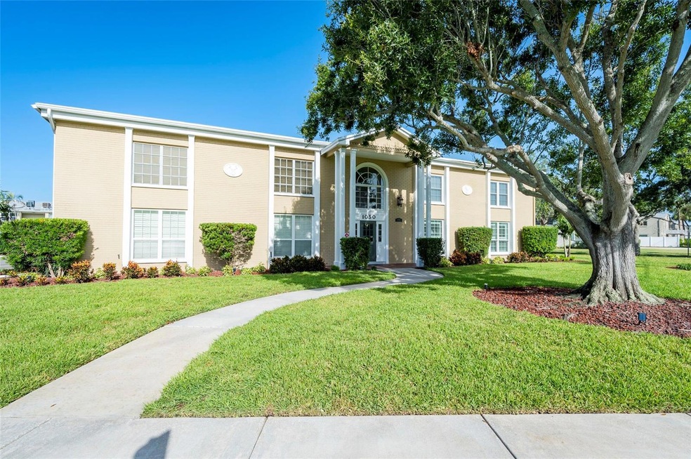 1050 Rafael Blvd NE unit 1, Saint Petersburg, FL 33704 - photo 1