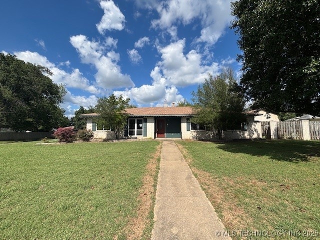 711 E Lucy Ave, Sallisaw, OK 74955 - photo 1