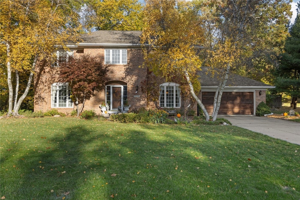 3920 Wyndham Dr NE, Cedar Rapids, IA 52402 - photo 1