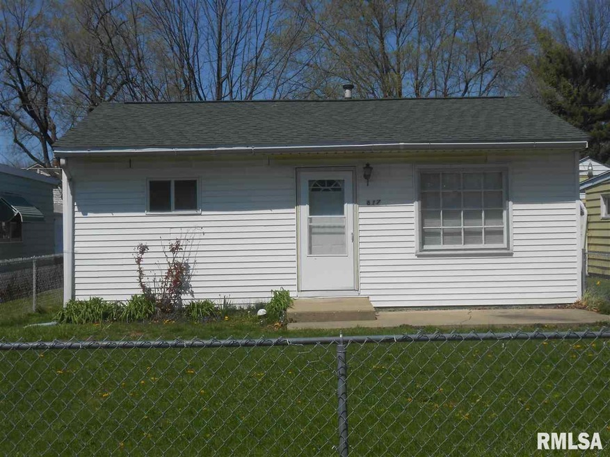 817 N Sherman St, Lincoln, IL 62656 - photo 1