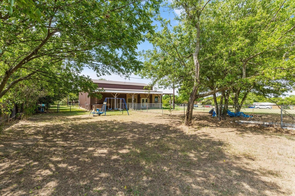 2000 Tepar Ln, Cleburne, TX 76031 - photo 1
