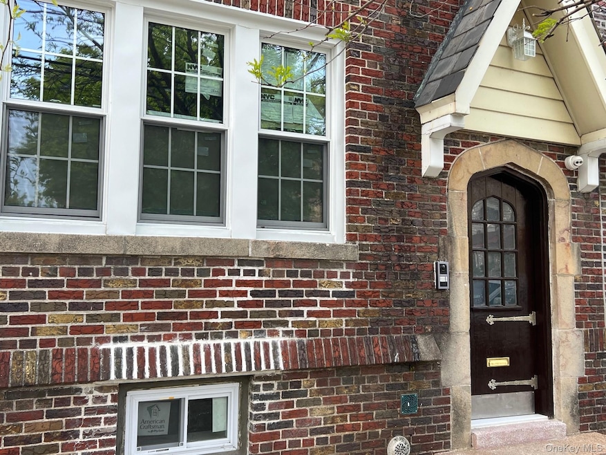 89-21 69th Rd unit 2R, Flushing, NY 11375 - photo 1