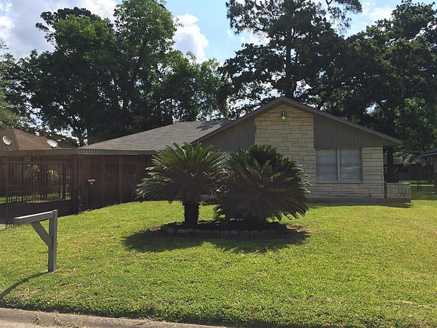 10322 Rockaway Dr, Houston, TX 77016 - photo 1
