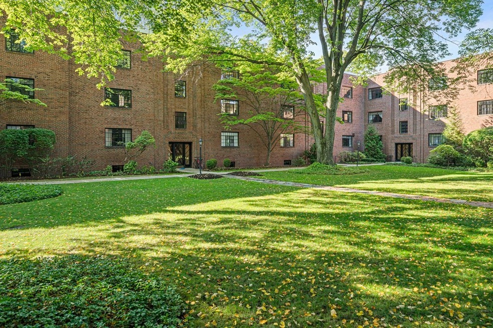 102 Sewall Ave unit 6, Brookline, MA 02446 - photo 1