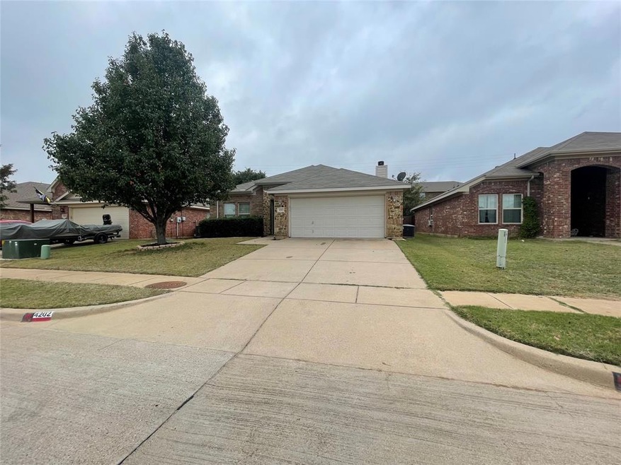 4202 Sapphire Ln, Granbury, TX 76049 - photo 1